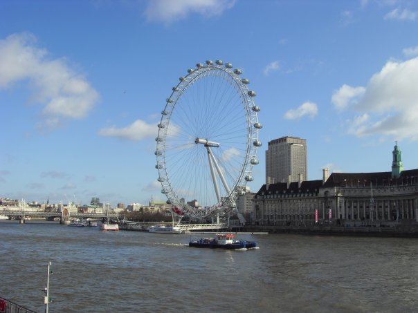 The London Eye La famosa ruota panoramica di Londra raggiunge l'altezza di 135m.
